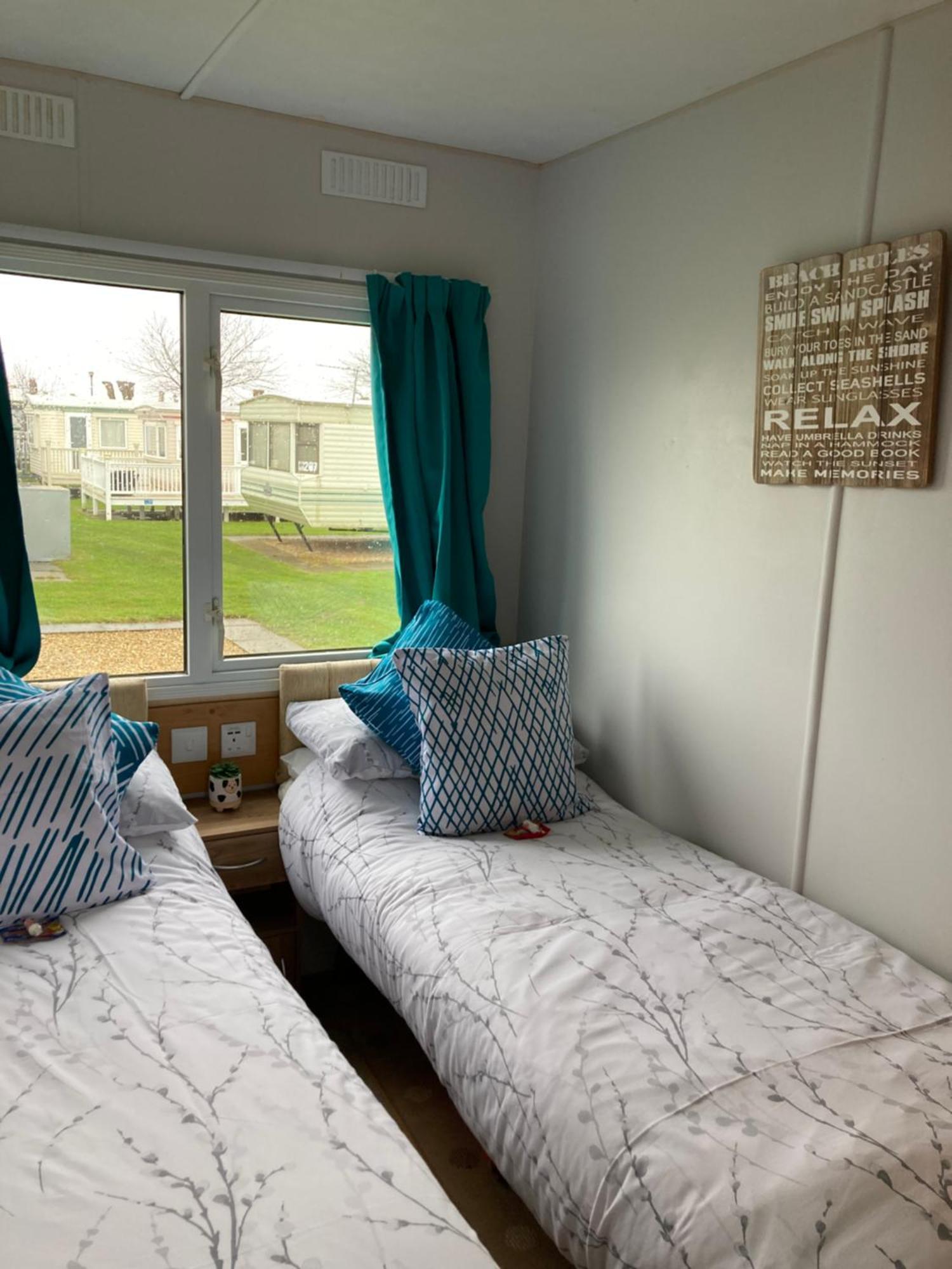Pet Friendly Holiday Home On Golden Palm Skegness Bagian luar foto