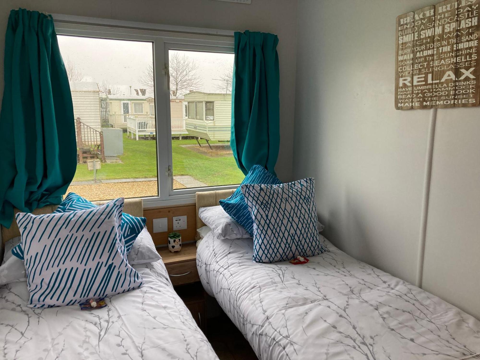 Pet Friendly Holiday Home On Golden Palm Skegness Bagian luar foto